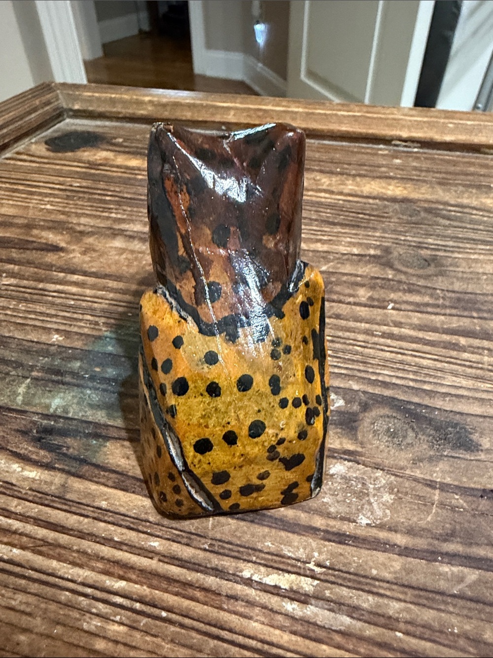 Hand carved and painted wood frog - Picture 3 of 5